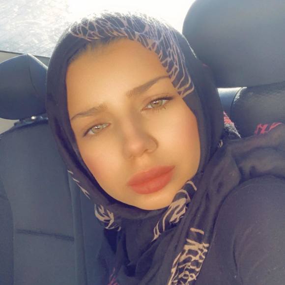 Meet your Posher, Malak - Picture 1 of 1